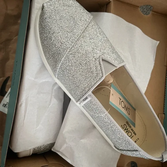 Brand New!! Toms! Glitter girl slip on shoes! 5Y! - Picture 2 of 3